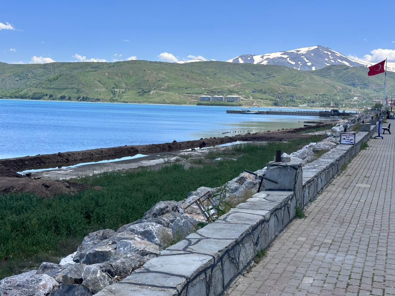 Набережная в городке Татван, озеро Ван
